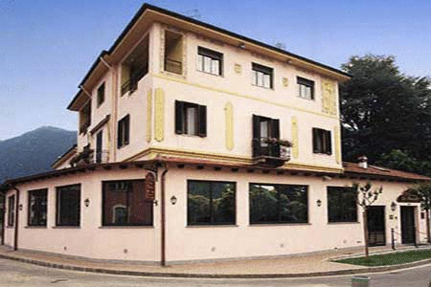 Hotel La Bussola Cittiglio Exterior photo
